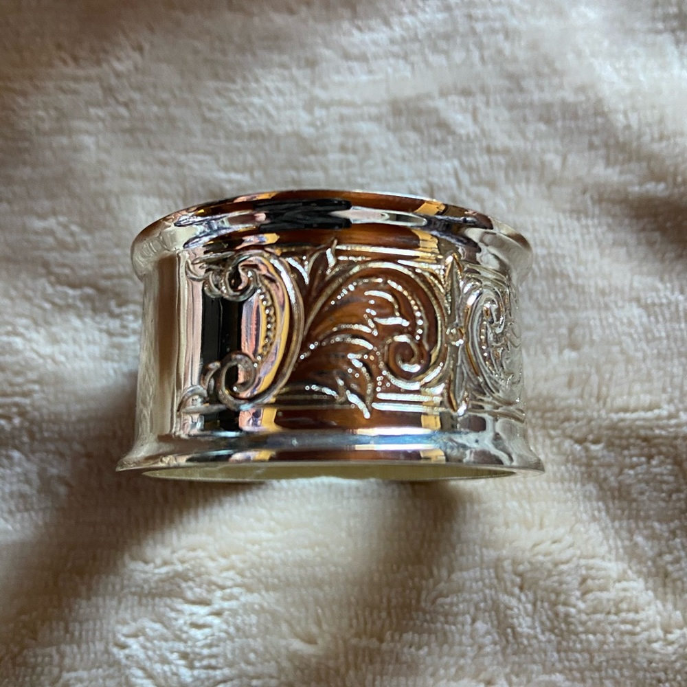 Set Of 8 Napkin Rings - Picture 2 of 7